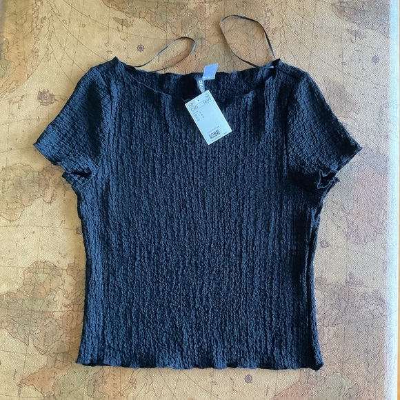 H&M Black Crinkle Textured Off-Shoulder top - Picture 2 of 6